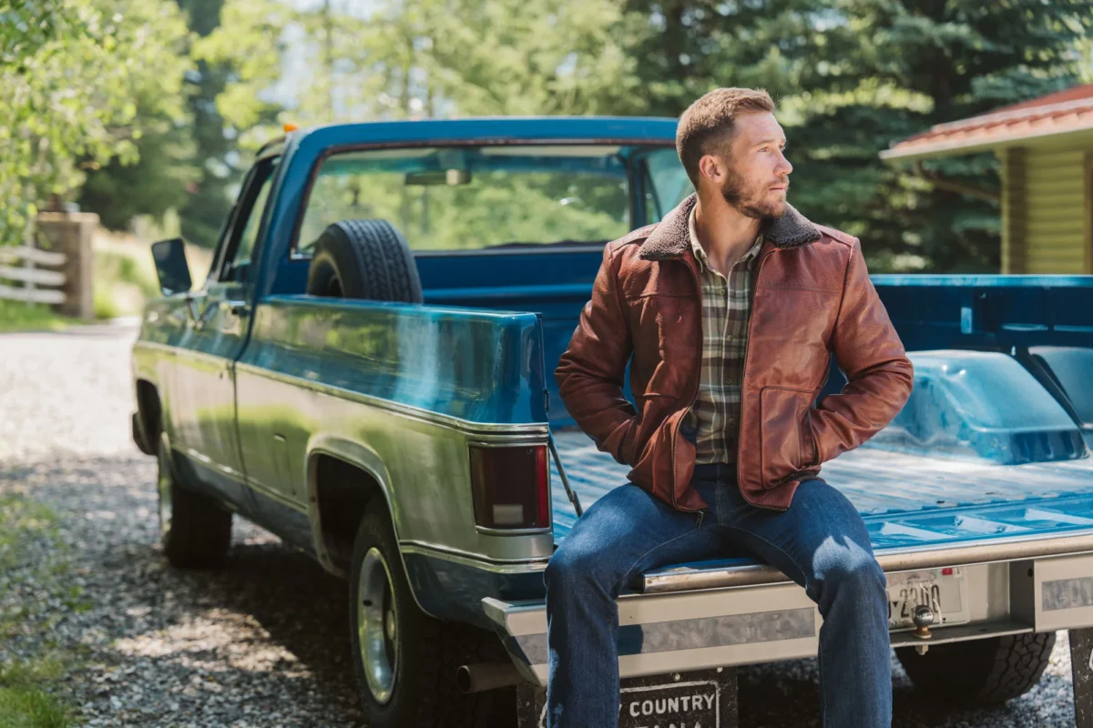 Buffalo-Grain-leather-Maverick-Bomber-Jacket-FW24-lifestyle-20_2000x