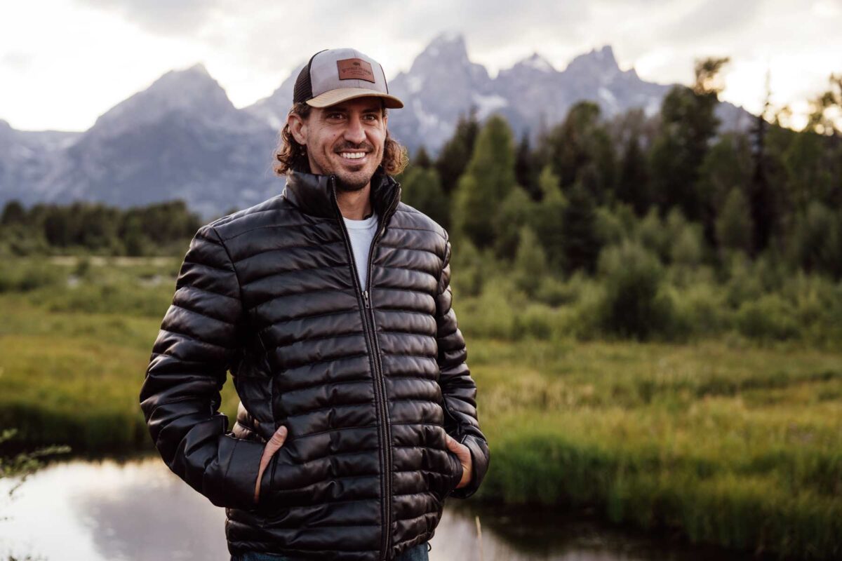 bridger-leather-puffy-jacket-black-lifestyle-2_2000x